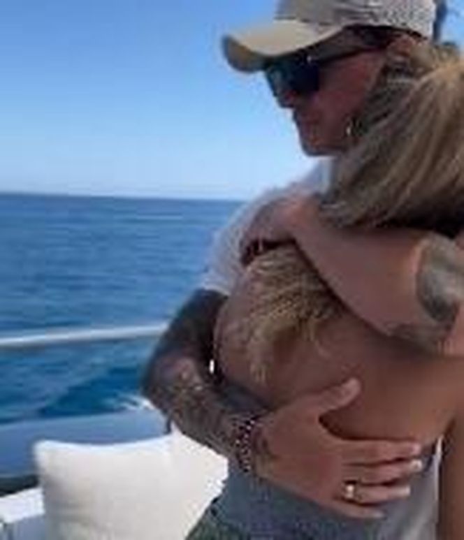 Wybuch namiętności! Małgorzata Rozenek i Radek Majdan pokazali, jak robią to na jachcie! Ciuszki spadały jeden po drugim...