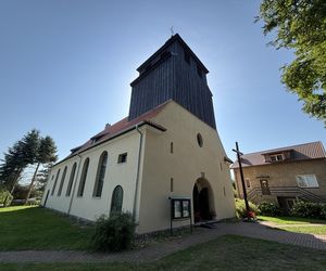 Wyjątkowy kościół w Okartowie. Wnętrze zapiera dech w piersiach