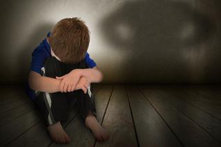 Rodzice skatowali 3-latka! Był rzucany o ścianę i podłogę. Zgroza na Mazowszu