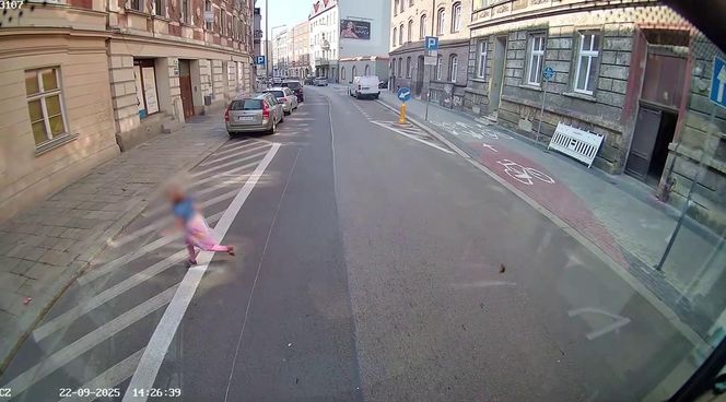 5-latka wbiegła przed autobus. Dramat w Bytomiu
