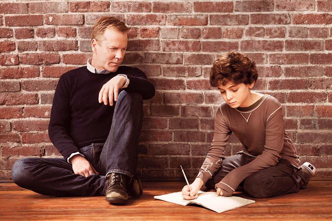 Touch. Jake (David Mazouz), Martin (Kiefer Sutherland)