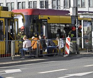  Zderzenie tramwajów w centrum Warszawy. 13 osób rannych, ruch tramwajowy wstrzymany