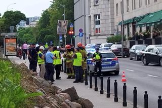 Ludzie usłyszeli huk, z okien buchnął pył. Runęła część zabytkowej kamienicy w Śródmieściu