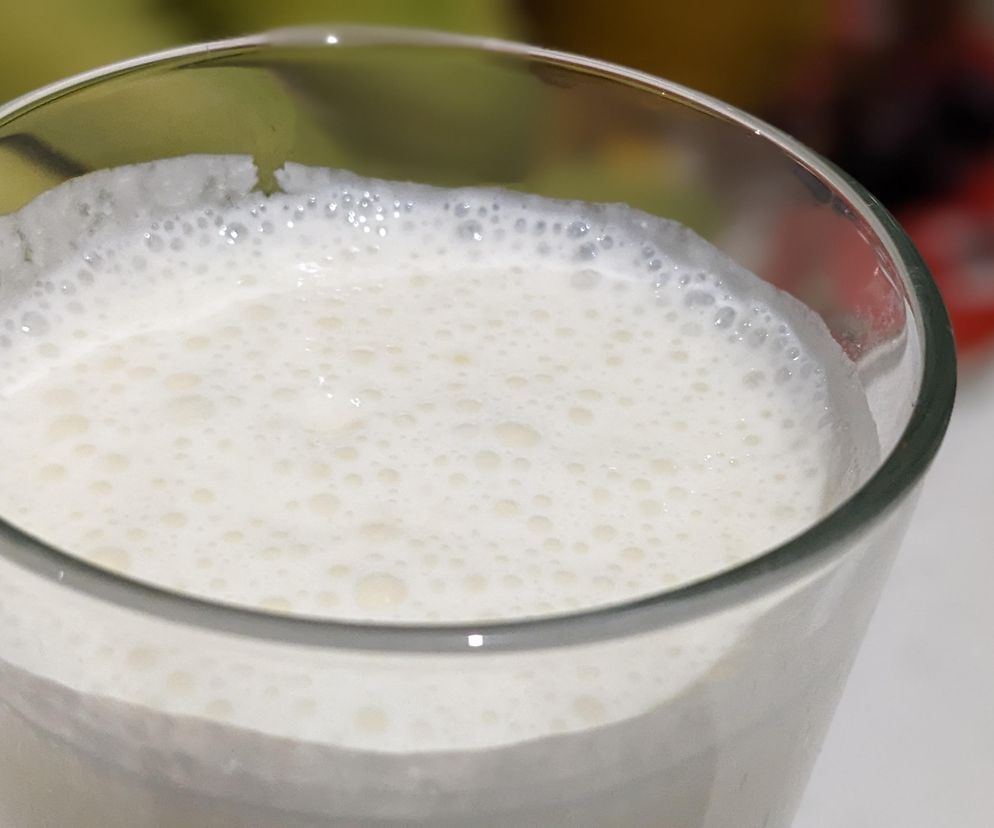 Pomaga lepiej spać i zapobiega przegrzaniu. Ten napój warto wypić na noc