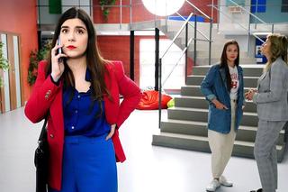 Barwy szczęścia odc. 2902. Agata (Natalia Zambrzycka), Gabrysia Niedzielska (Marta Juras), Kujawiak (Karina Seweryn)