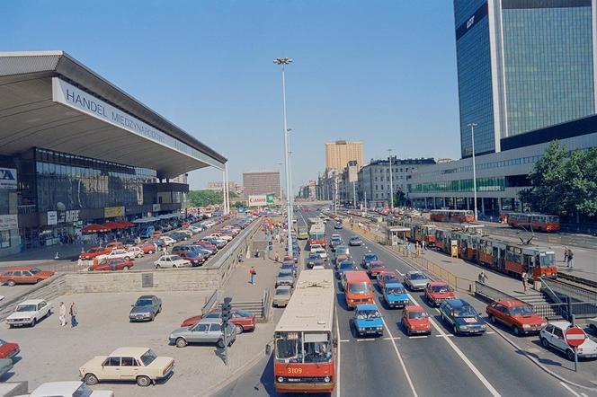 Aleje Jerozolimskie na wysokości Dworca Centralnego, 1993