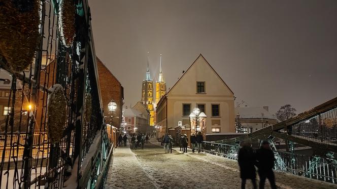 Ostrów Tumski we Wrocławiu w zimowej odsłonie. To miejsce trzeba odwiedzić [zdjęcia]