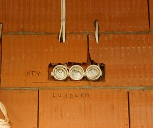 Instalacja elektryczna w domu. Schemat instalacji dostosowany do potrzeb mieszkańców