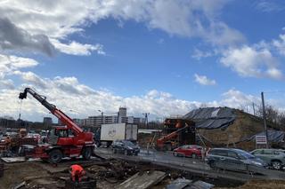 Trwa rozbudowa al. 29 Listopada. Nowy wiadukt kolejowy rośnie w oczach 