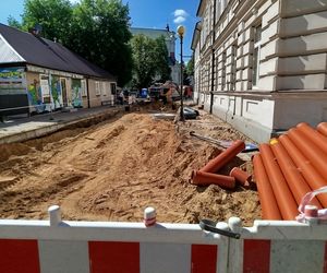 Rozkopanie dużego skrzyżowania odsłoniło fragmenty historii miasta Siedlce