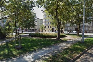Libacja na skwerku ma już 15 lat! Pamiętacie ten hit internetu?
