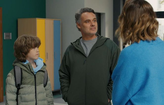 Barwy szczęścia. Grześ (Noah Culbreth), Karol (Jan Wieczorkowski), Beata (Anita Jancia-Prokopowicz)