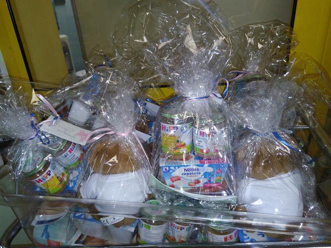 Rudzki szpital zaświecił na fioletowo. W piątek obchodziliśmy Światowy Dzień Wcześniaka [ZDJĘCIA]