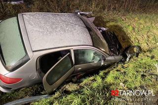 Groźny wypadek na drodze krajowej nr 73. W Lisiej Górze zderzyły się dwie osobówki. Ranny kierowca trafił do szpitala