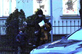 Marta Kaczyńska odbiera synka z niepublicznego przedszkola