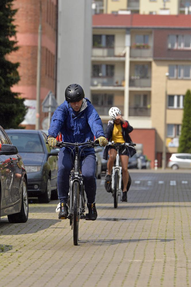 Ostatnie chwile przed wyborami: Trzaskowski na rowerze