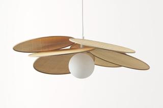 Nowoczesne lampy wiszące. Jaki model wybrać do salonu?