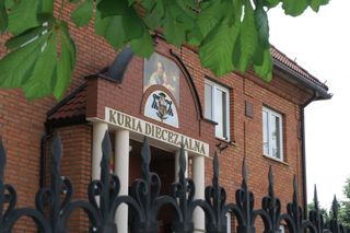 Żerków. Proboszcz stanie przed sądem, bo miał znęcać się nad wikarym. Mamy komentarz Kurii!