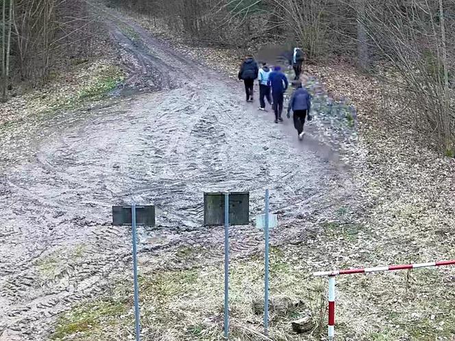 Spacery po pasie drogi granicznej z Rosją coraz częstsze. Nie każdy wie, że grozi za to surowa kara