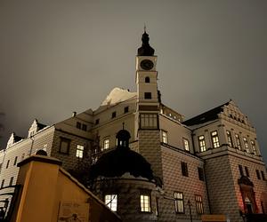 Zamek Pardubice - zdjęcia cennego zabytku Wschodnich Czech. Wnętrza, muzeum, zamek nocą