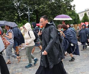 Lubelska Piesza Pielgrzymka na Jasną Górę 2024. Pątnikom deszcz niestraszny!