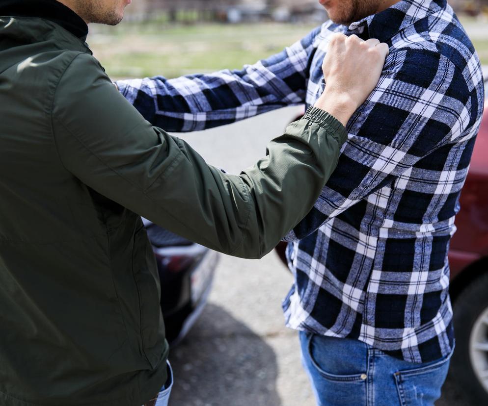 Mieszkaniec warszawskiej Białołęki chciał zapłacić za kurs gotówką. Kierowca Bolta zaatakował pasażera gazem