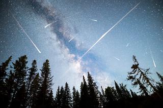 Perseidy 2023. Gdzie i kiedy noc spadających gwiazd w sierpniu? Ważna data dla fanów obserwacji nocnego nieba