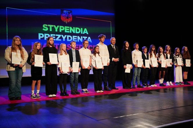 Stypendia Prezydenta Miasta Siedlce wręczone. Zobacz zdjęcia