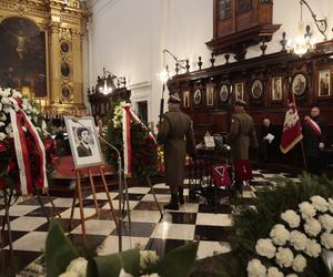 Wzruszające napisy na szarfach na pogrzebie Jerzego Połomskiego