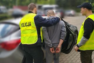 Nielegalna broń i substancje w samochodzie. Zatrzymano 23-latka w Warszawie