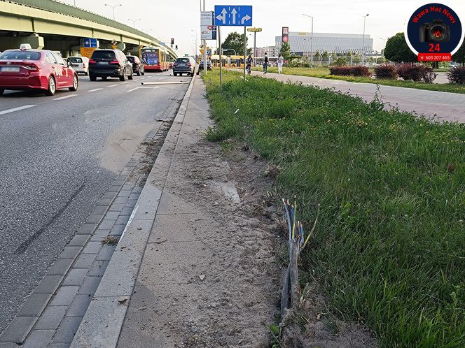 Wypadek w Al. Jerozolimskich. Kierowca z epilepsją wjechał w barierki