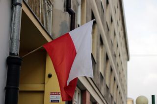 Mandat za wywieszenie polskiej flagi w Święto Niepodległości. Możesz dostać nawet 5 tysięcy zł kary!
