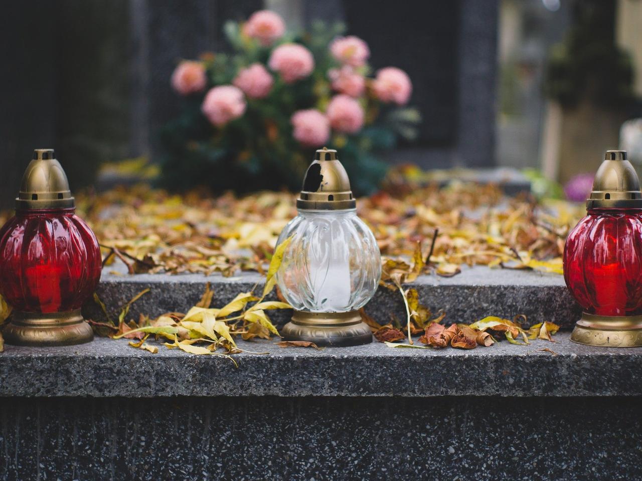 Ruszyły porządki na cmentarzach. Czy 1 listopada bełchatowianie odwiedzą groby bliskich? [AUDIO]