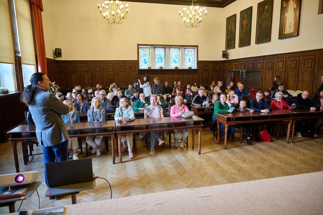 Gigantyczna kolejka w Olsztynie. Wszyscy chcieli zwiedzić to miejsce