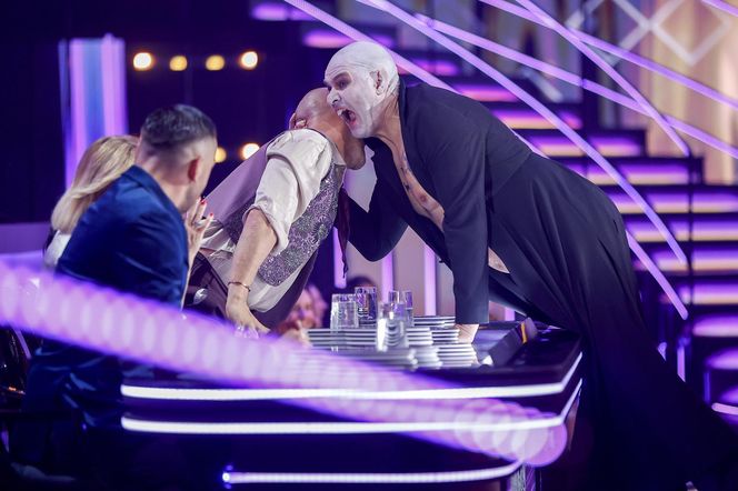 Szatańskie rytuały w Polsacie. Karolak przebrany za wampira znowu szokuje