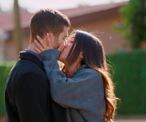 Miłość i nadzieja, odcinek 323: Zeynep kocha Cihana! Ogłosi to Bulentowi i pobiegnie za chłopakiem - ZDJĘCIA 