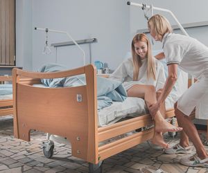 Zanim lekarz postawi diagnozę, zanim pacjent poczuje ulgę, są one - pielęgniarki