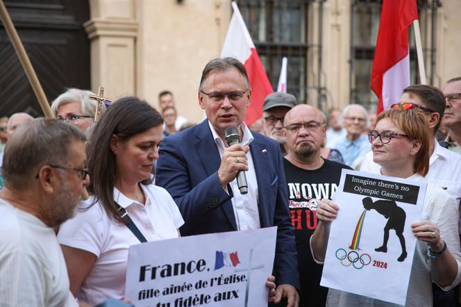 „Stop Obrażaniu Katolików”. Protest w Krakowie po inauguracji IO