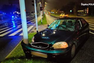 Żory: Pijany Gruzin jechał pod prąd i przydzwonił w latarnię. Ukrył się krzakach