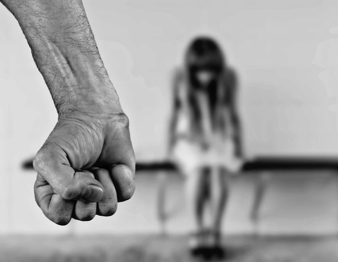 Tarnowo Podgórne: Groził żonie i dziecku! Agresywny 41-latek musiał opuścić dom