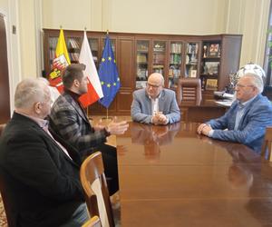 Mateusz Rudyk z wizytą u prezydenta Grudziądza