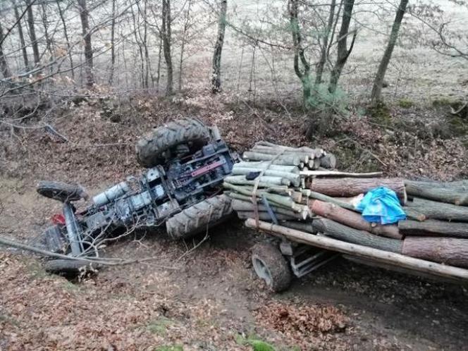 Groźny wypadek w Izdebkach. Ciągnik przygniótł mężczyznę