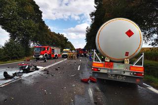 Motocyklista zjechał wprost pod cysternę nie żyje