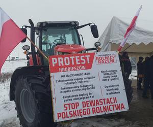 Rolnicy kontynuują protest​ w Hrubieszowie. Chcą zmian [ZDJĘCIA]