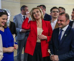 Wojewoda i różdżki.