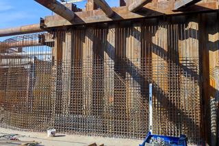 W Białymstoku trwa budowa przejścia podziemnego w okolicach dworców PKP i PKS. W tym miejscu ma powstać intermodalny węzeł komunikacyjny. Całość ogromnie odmieni wygląd tej części miasta. 