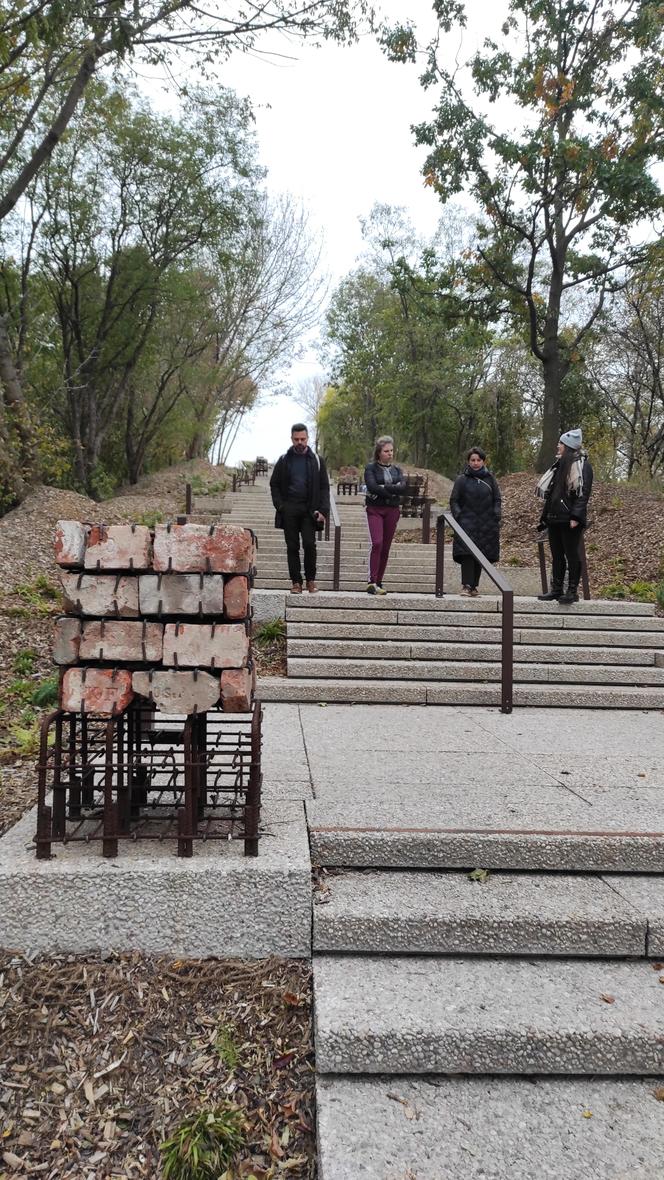 Spacer po parku pod Kopcem Powstania Warszawskiego