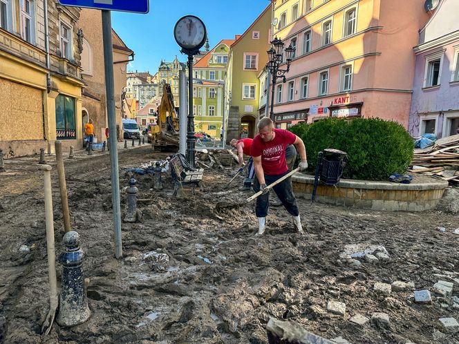  Powódź w Kłodzku. Ołtarze pływały w kilku metrowej wodzie. "Ta powódź była najgorsza"