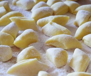 Zamiast twarogu wybieram ten serek. Kopytka są smaczniejsze i bardziej delikatne 