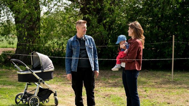 M jak miłość odc. 1875. Franka (Dominika Kachlik), Antoś (Mark Myronenko), Paweł (Rafał Mroczek)